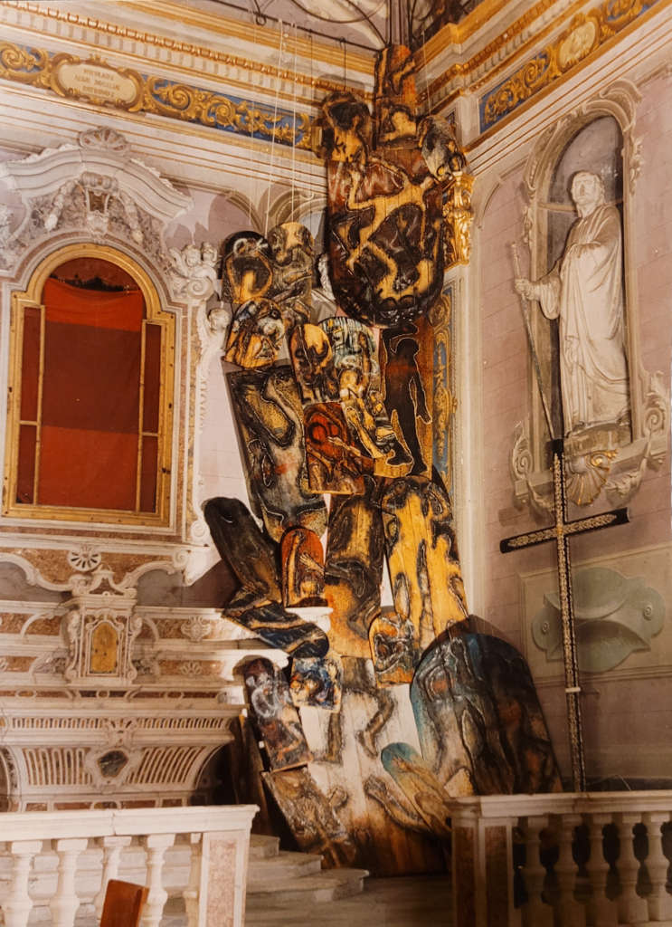 Passion, 1987, Giancarlo Gelsomino. 
12 x 6 m, installazione 
Oratorio S. Maria Maggiore, Albisola, Italia