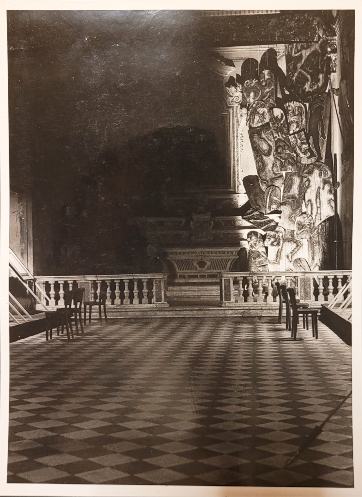 Passion, 1987, Giancarlo Gelsomino.
Installazione, 12 x 6 m, Oratorio S. Maria Maggiore, Albisola. 